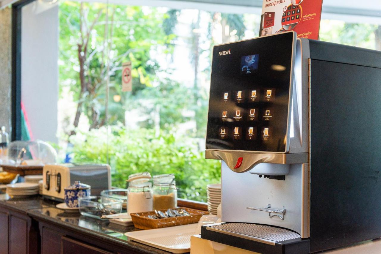 Nonthaburi Palace Hotel Bagian luar foto
