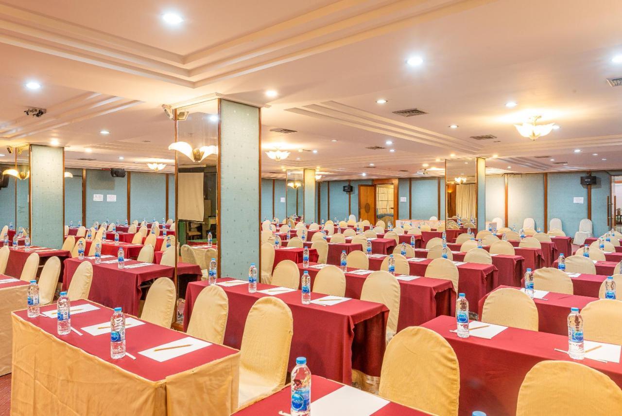 Nonthaburi Palace Hotel Bagian luar foto