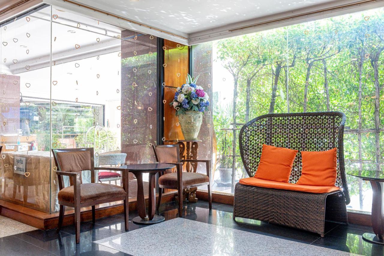 Nonthaburi Palace Hotel Bagian luar foto