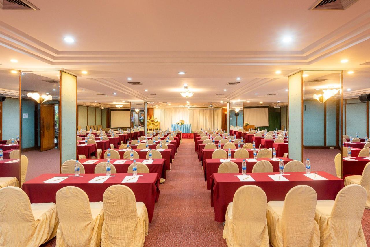 Nonthaburi Palace Hotel Bagian luar foto