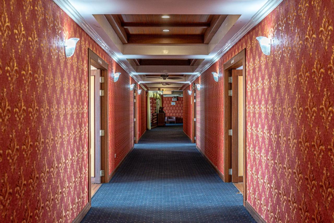 Nonthaburi Palace Hotel Bagian luar foto