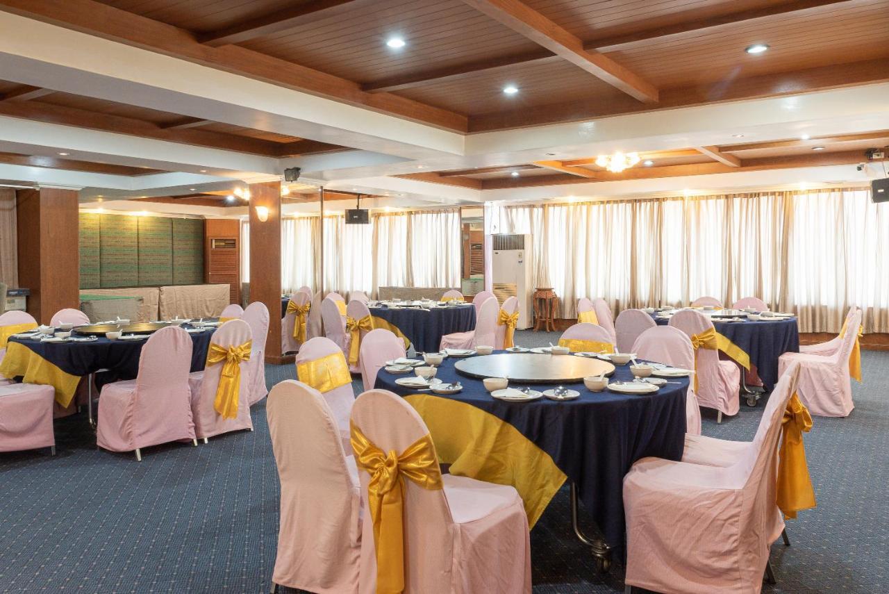Nonthaburi Palace Hotel Bagian luar foto