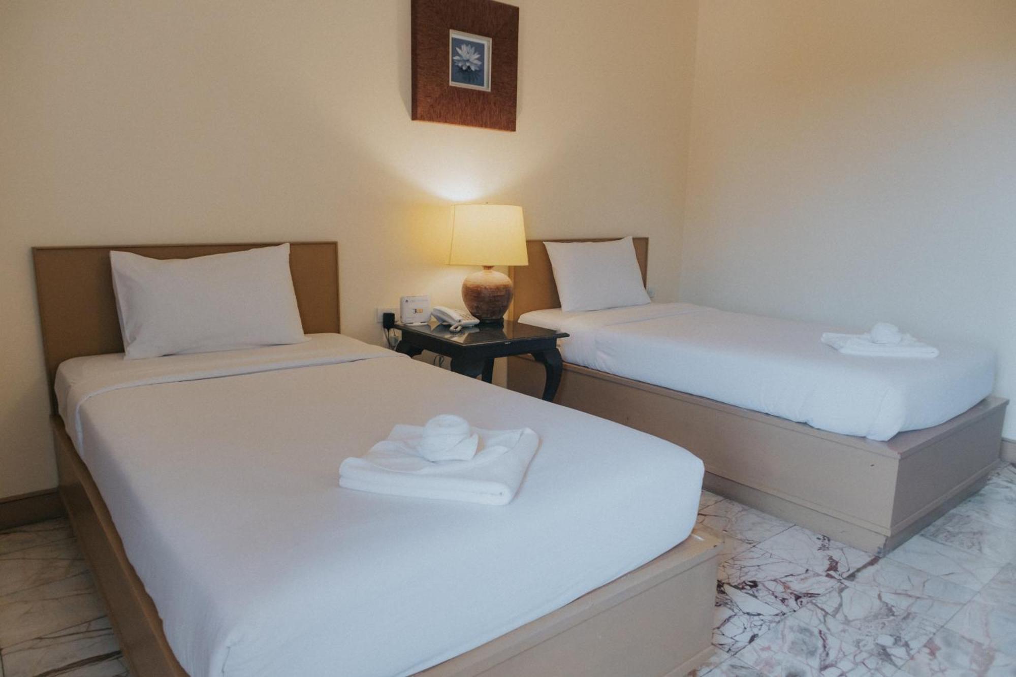Nonthaburi Palace Hotel Bagian luar foto