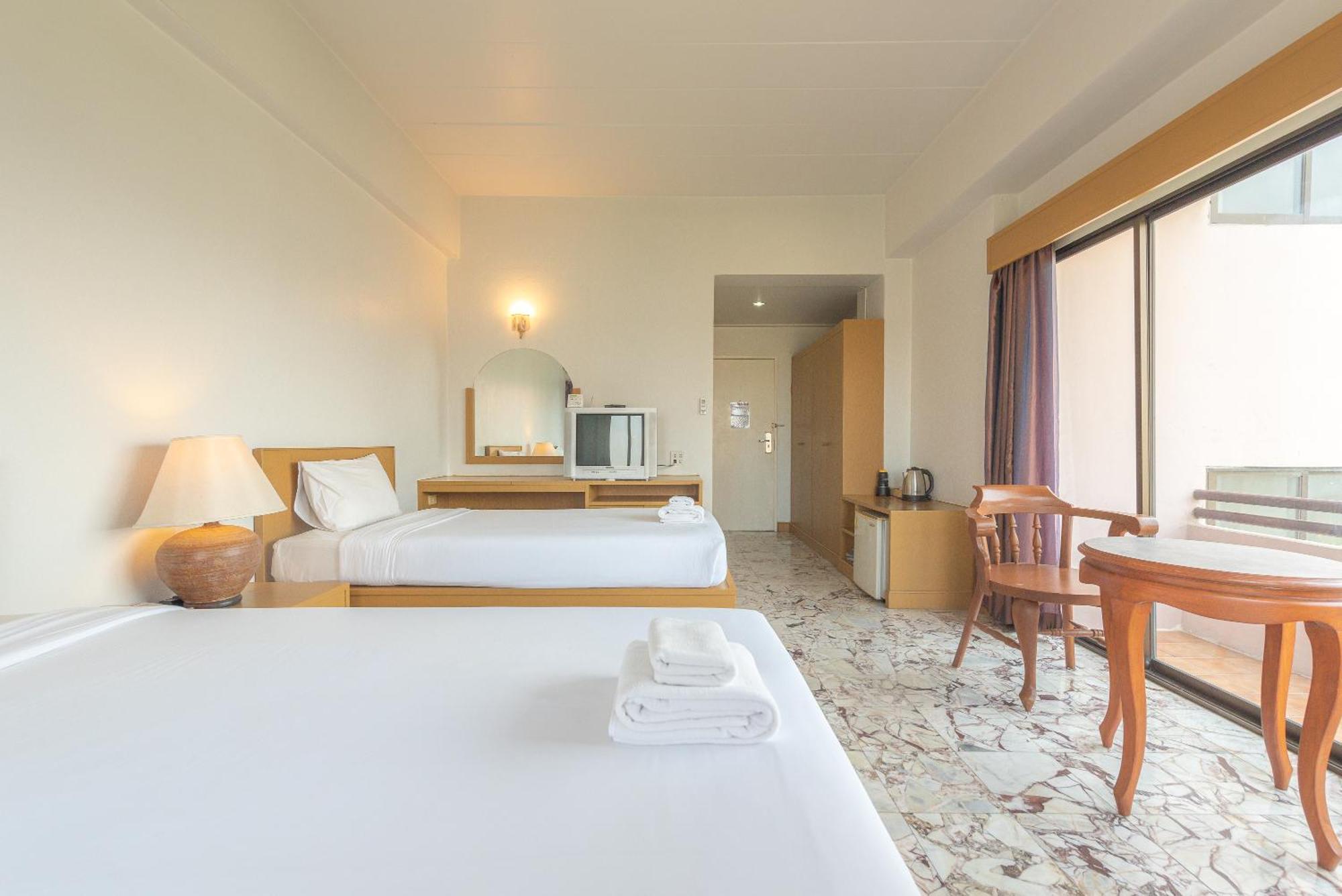 Nonthaburi Palace Hotel Bagian luar foto