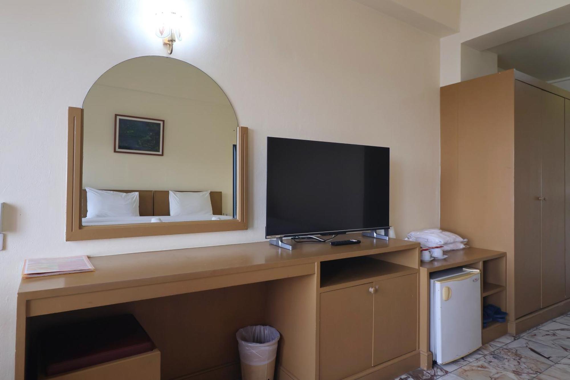 Nonthaburi Palace Hotel Bagian luar foto