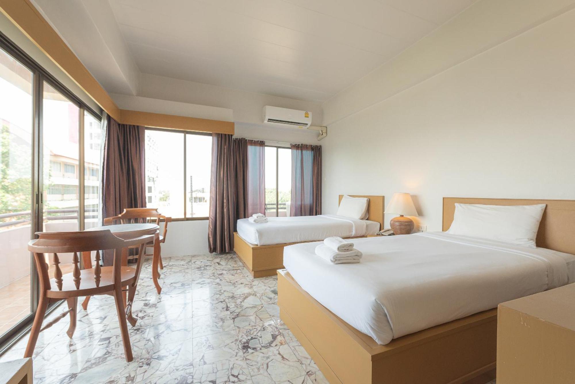 Nonthaburi Palace Hotel Bagian luar foto