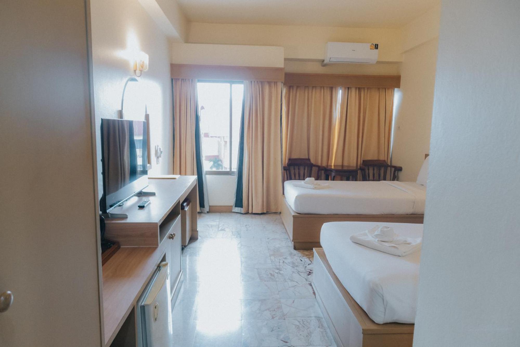 Nonthaburi Palace Hotel Bagian luar foto