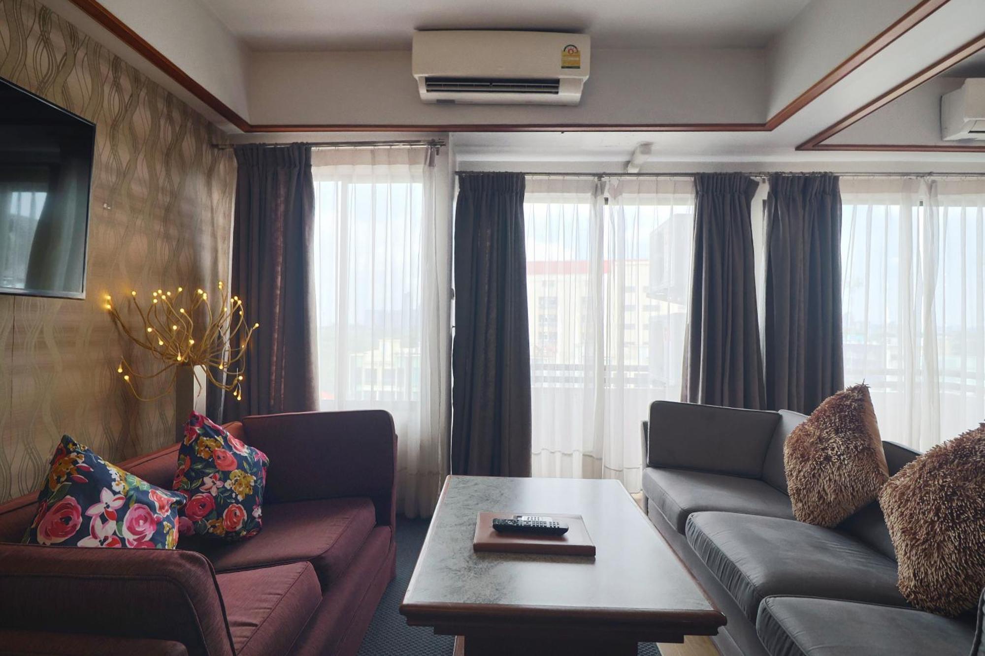 Nonthaburi Palace Hotel Bagian luar foto