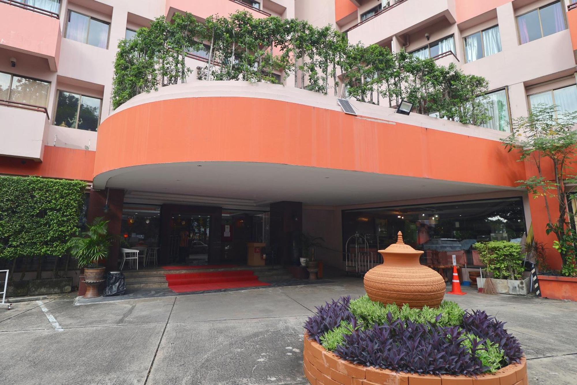 Nonthaburi Palace Hotel Bagian luar foto