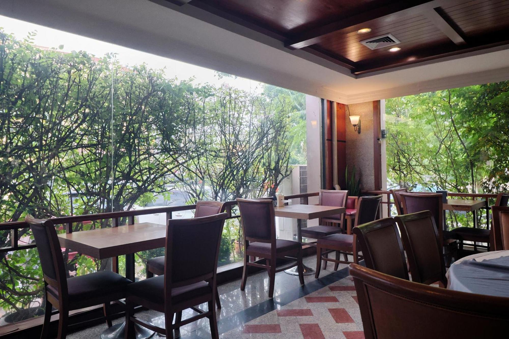 Nonthaburi Palace Hotel Bagian luar foto
