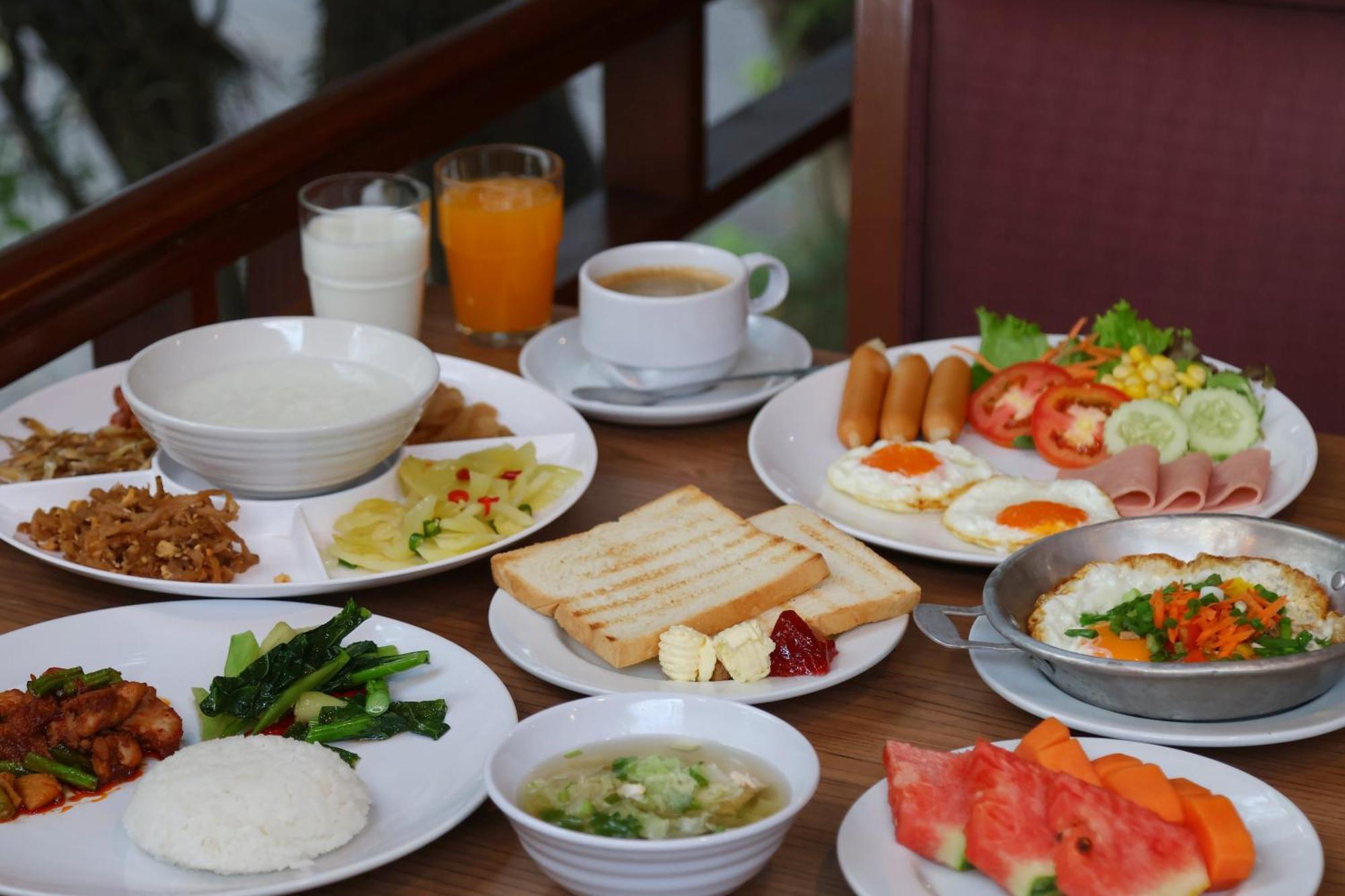 Nonthaburi Palace Hotel Bagian luar foto