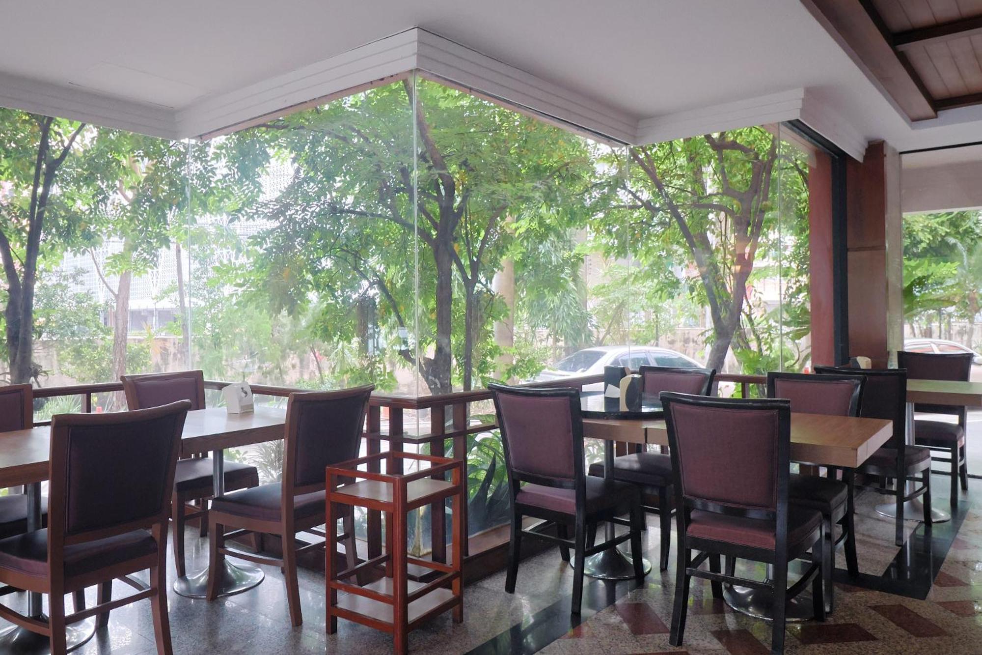 Nonthaburi Palace Hotel Bagian luar foto
