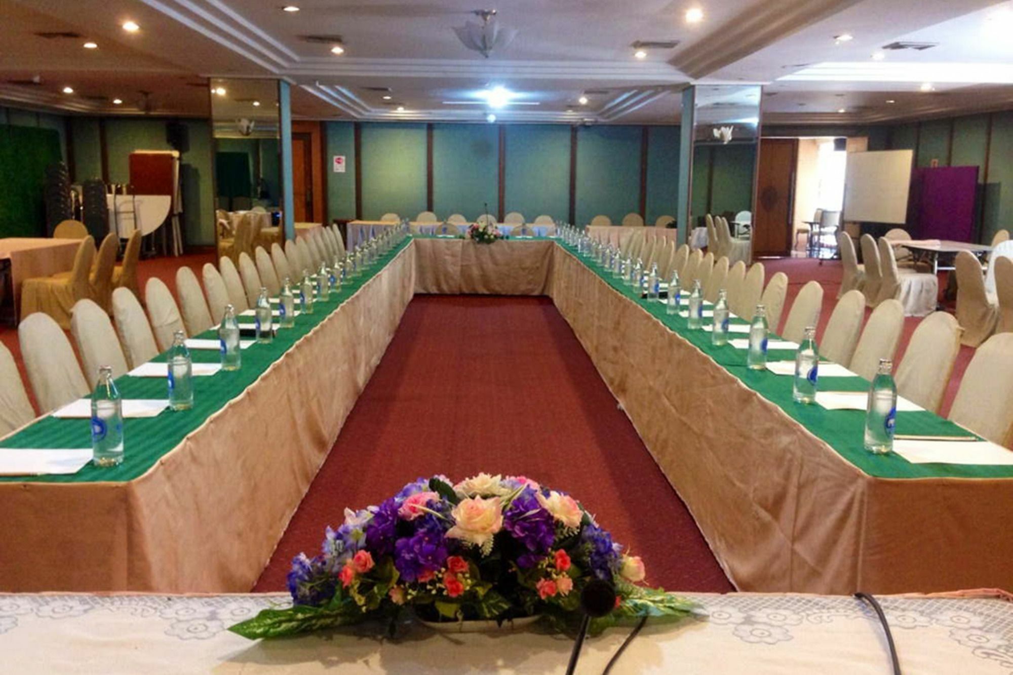 Nonthaburi Palace Hotel Bagian luar foto