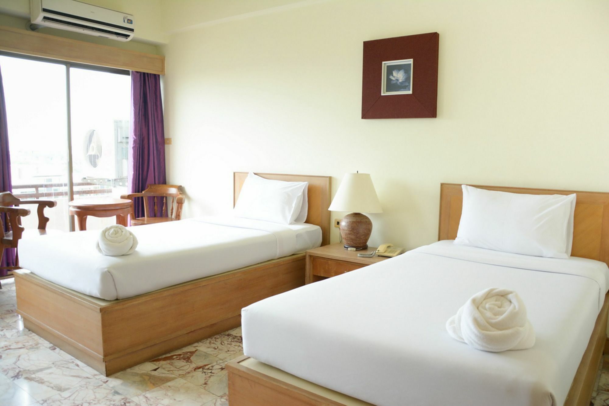 Nonthaburi Palace Hotel Bagian luar foto